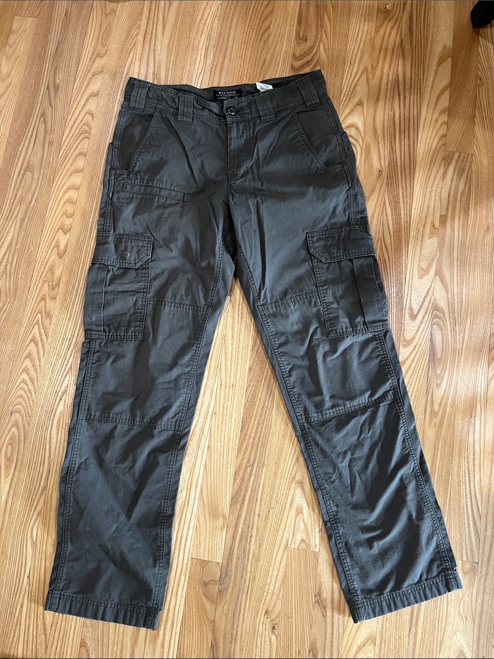 Filson Buckhorn Cargo pants NWOT
ORCAGRAY 32x34